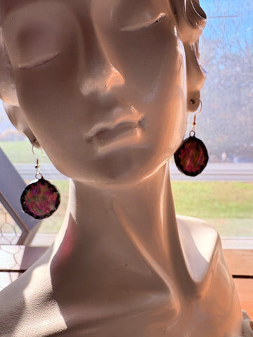 1” Circle Iridescent Ripple Fuchsia Stained Glass Earrings